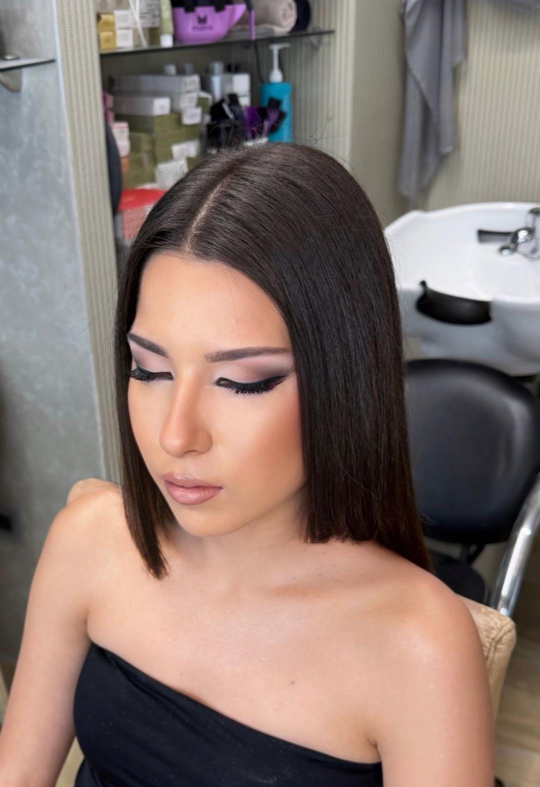Bibi beauty centar #beograd Make-up / šminkanje Profesionalno šminkanje + feniranje ravno