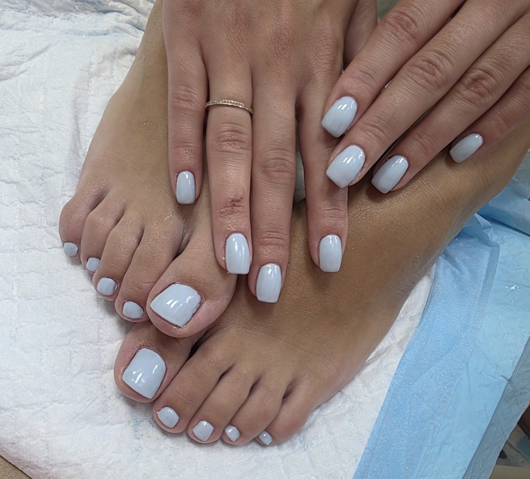 Gospođica Draga #novisad Manikir Manikir + pedikir + gel lak