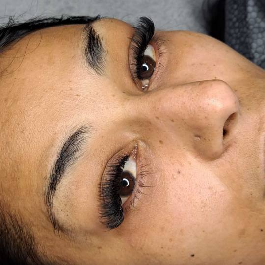 Ashanti Beauty Salon & Academy #beograd Nadogradnja trepavica Nadogradnja svilenih trepavica - mix m