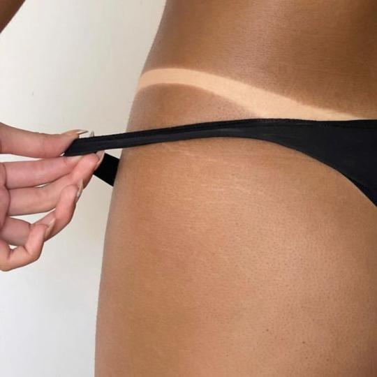 Noir artistry studio #beograd Air brush potamnjivanje kože Spray tan - celo telo