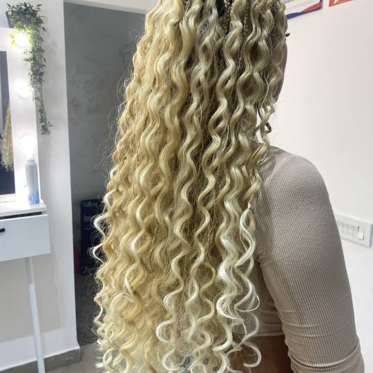 Studio Beauty Que #beograd Uvijanje, lokne i talasi Afro lokne - nadogradnja