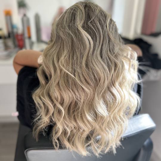 HeliS #beograd Pramenovi Pramenovi na foliju / Balayage + preliv + feniranje - ekstra duga kosa