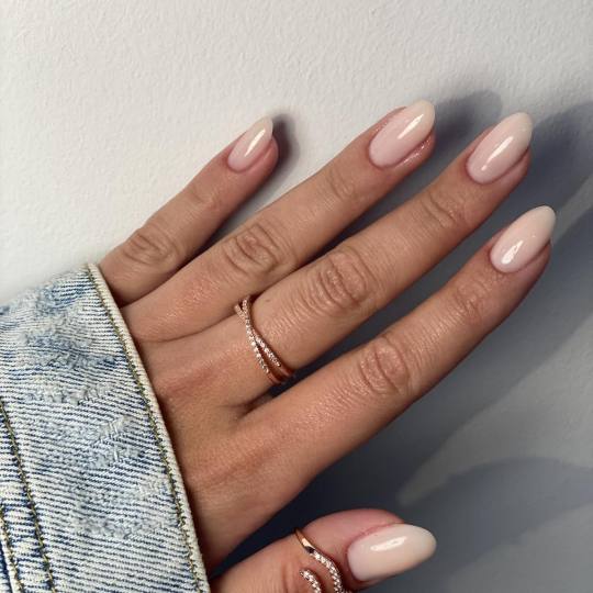 Nini beauty studio #beograd Ojačavanje noktiju Ojačavanje noktiju ruber bazom