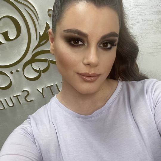 GM Beauty studio #beograd Make-up / šminkanje Profesionalno šminkanje + veštačke trepavice