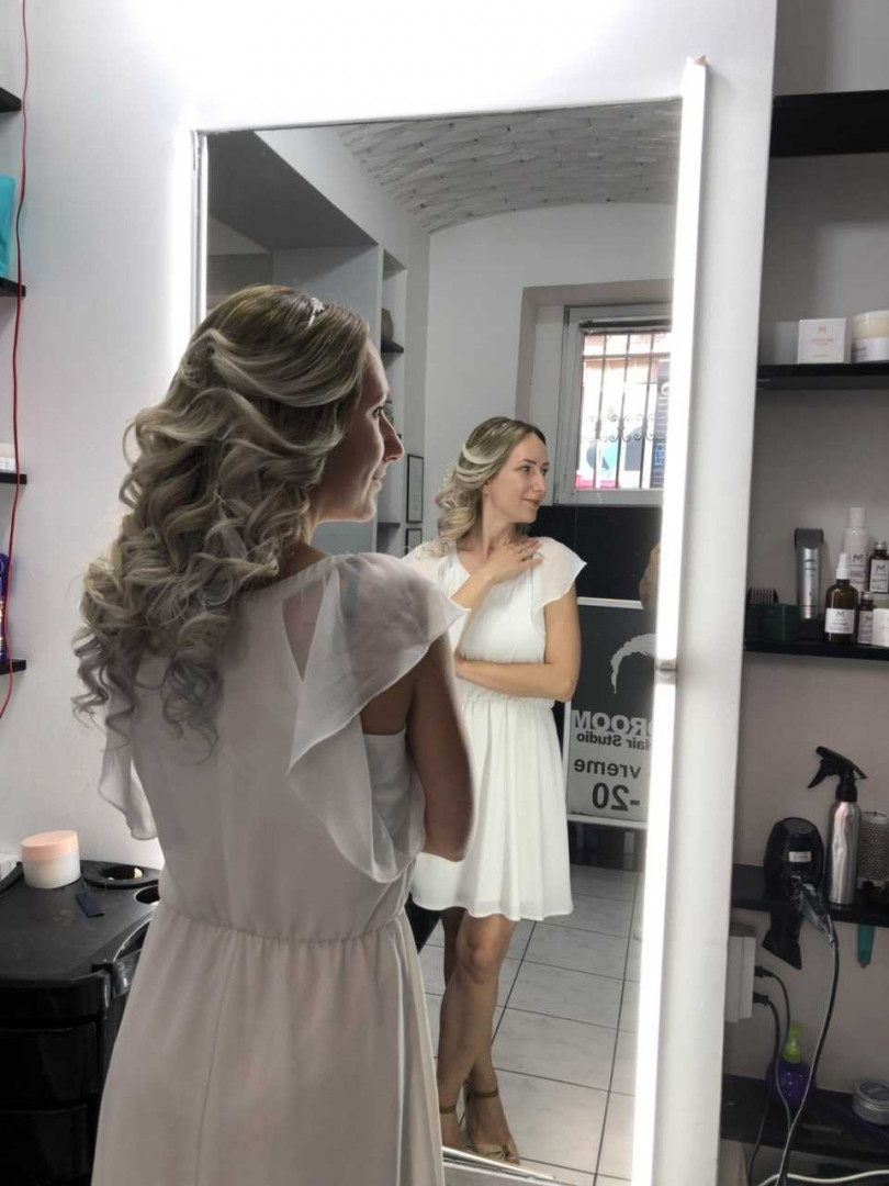 Headroom #beograd Svečane i frizure za svadbu Svečana frizura - srednje složena