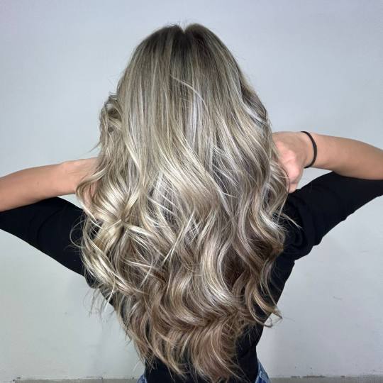 Urban beauty #beograd Pramenovi Pramenovi na foliju Balayage/Ombre/ Sombre + preliv - ekstra duga ko