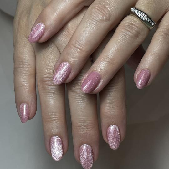 Nails Studio #beograd Ojačavanje noktiju Gel lak / rubber baza Magic Cat Eye