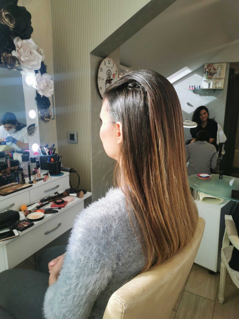 Bibi beauty centar #beograd Farbanje kose Farbanje izrastka - sve dužine kose