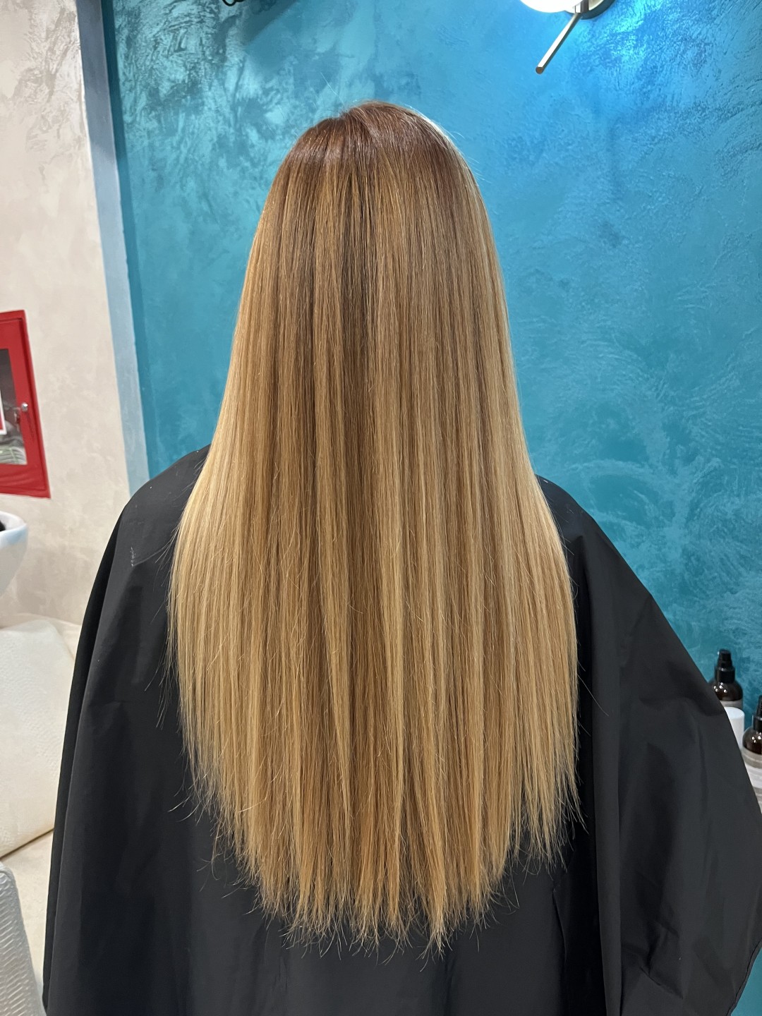 Dream Hair Studio #beograd Farbanje kose Farbanje izrastka + feniranje - duga kosa