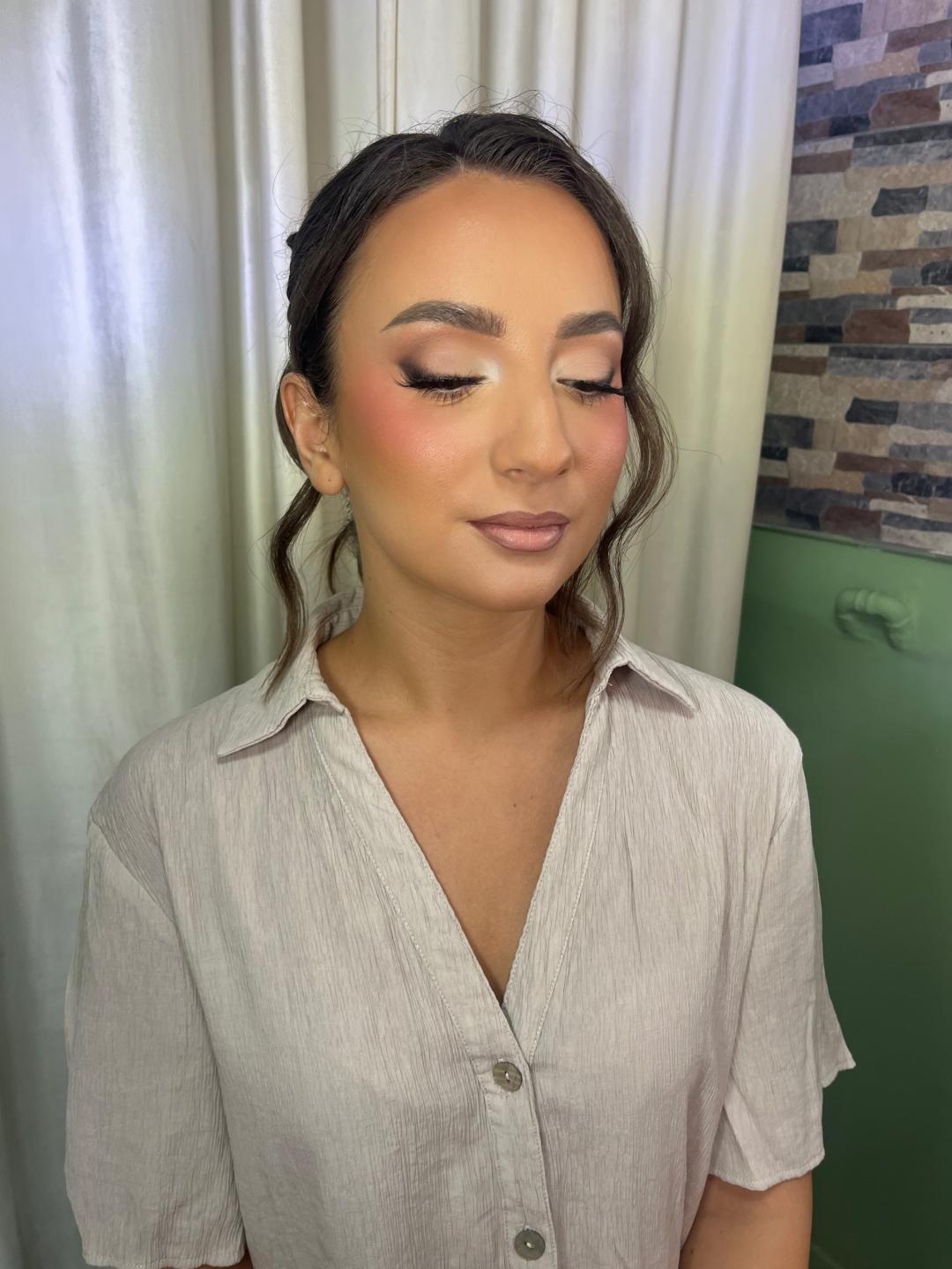 Artist Alex Studio #nis Make-up / šminkanje Profesionalno šminkanje + veštačke trepavice