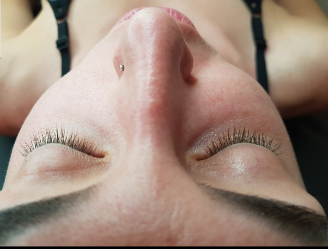 Ena beauty studio #nis Nadogradnja trepavica Nadogradnja svilenih trepavica - 1 na 1