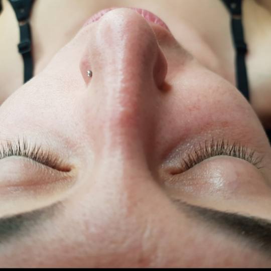 Ena beauty studio #nis Nadogradnja trepavica Nadogradnja svilenih trepavica - 1 na 1