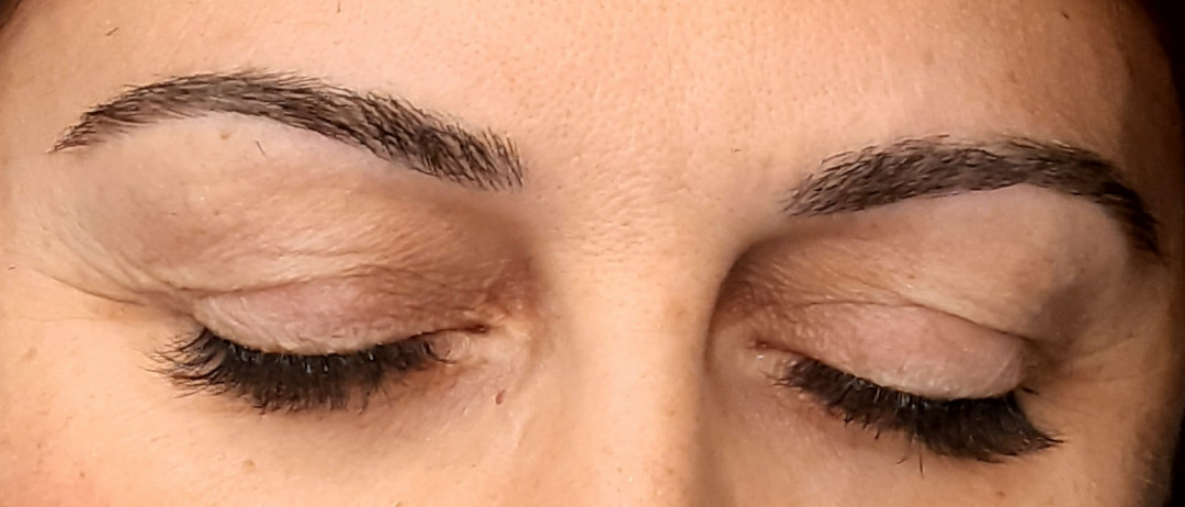 Albina Unisex Studio Lepote #temerin Nadogradnja trepavica Nadogradnja svilenih trepavica - 1 na 1 + oblikovanje obrva GRATIS