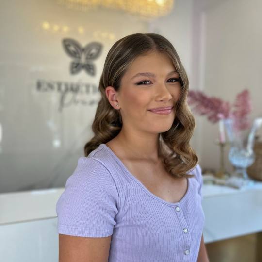 Esthetique Privé #beograd Feniranje i stilizovanje Feniranje četkom na talase / lokne - duga kosa
