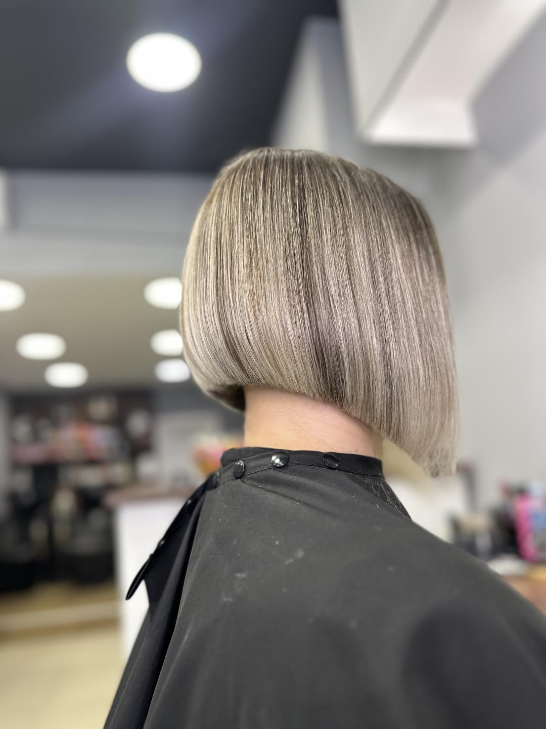 Šišanje feniranje - kosa srednje dužine (do ramena) - Maestro Jasmin, Beograd Šišanje Frizerski saloni Šišanje, Beograd, Centar, Stari grad, Dorćol