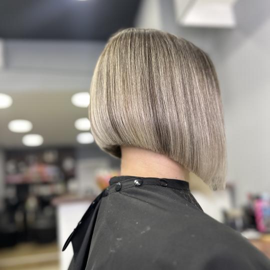 Maestro Jasmin #beograd Šišanje Šišanje feniranje - kosa srednje dužine (do ramena)