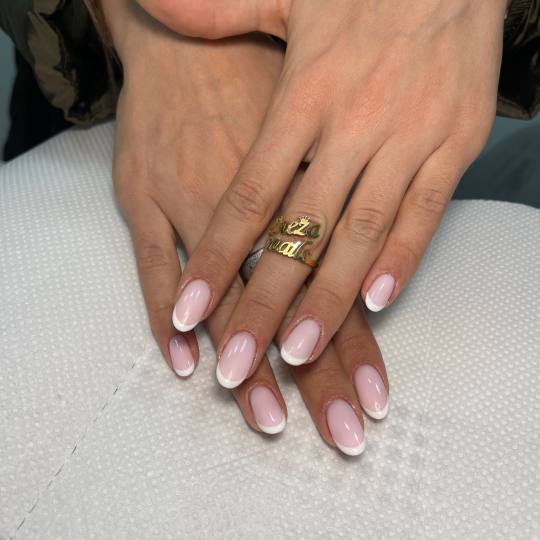 Sneža Nails #beograd Izlivanje noktiju Korekcija noktiju salonski rad - M dužina Korekciija