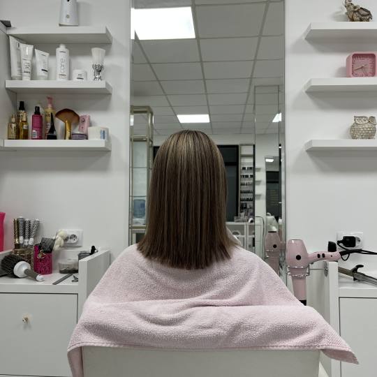 Grkinja Beauty Studio #krusevac Keratinski tretmani Keratinsko ispravljanje kose - kosa srednje duž