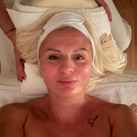 Glow Holistic Studio #beograd Masaža lica Face gym - 60 minuta Glow efekat lica posle jednog tretma