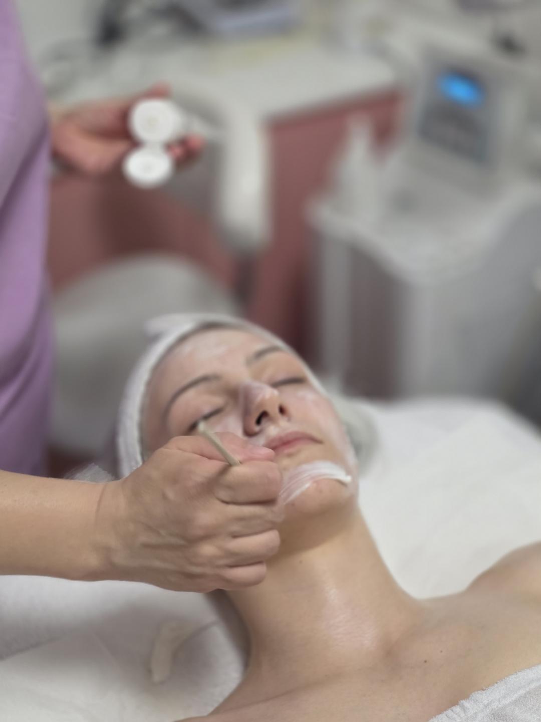 Beauty Vreme za mene #novisad Tretman lica Higijenski tretman lica + produžena hidratacija lica + Oxygen tretman