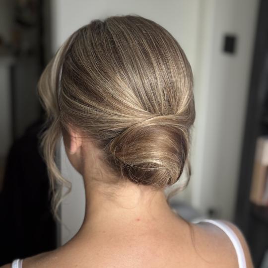 Studio Kristina Jovanović #beograd Pletenice, kike, punđe Pravljenje punđe