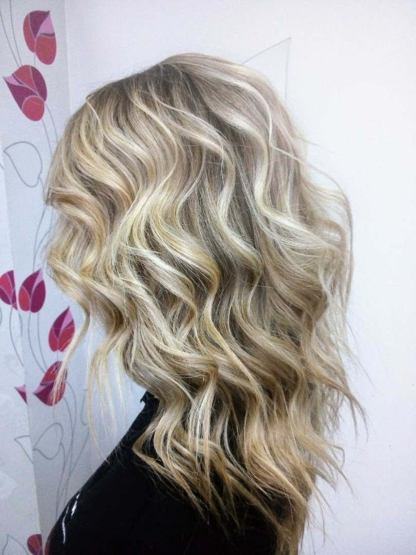 Feniranje na lokne - kosa srednje dužine / ekstra gusta kratka kosa - Hairrific, Novi Sad Feniranje i stilizovanje Frizerski saloni Feniranje i stilizovanje, Novi Sad, Centar - Stari grad
