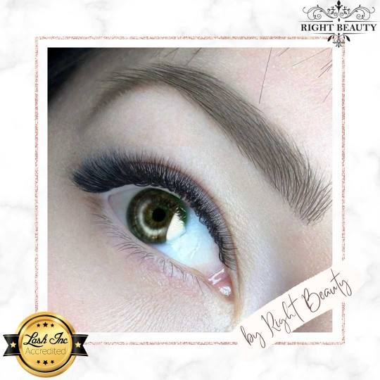 Right Beauty #beograd Nadogradnja trepavica Nadogradnja trepavica - ruski volumen 5D - 8D