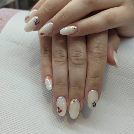 Diamond beauty #beograd Izlivanje noktiju Izlivanje noktiju gelom - M dužina
