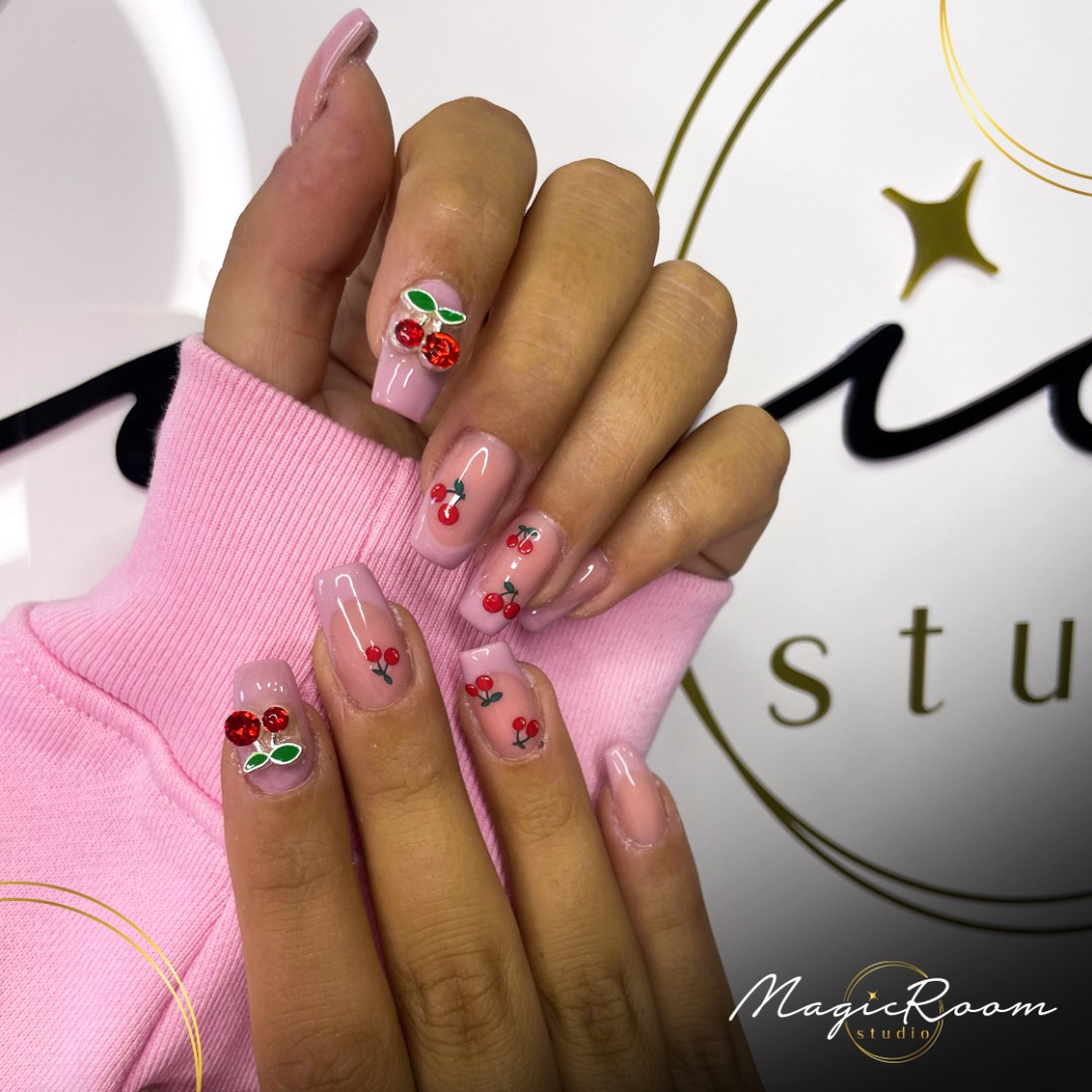 Studio Magic Room #beograd Ukrašavanje noktiju Nail art po noktu - dodatak uz uslugu