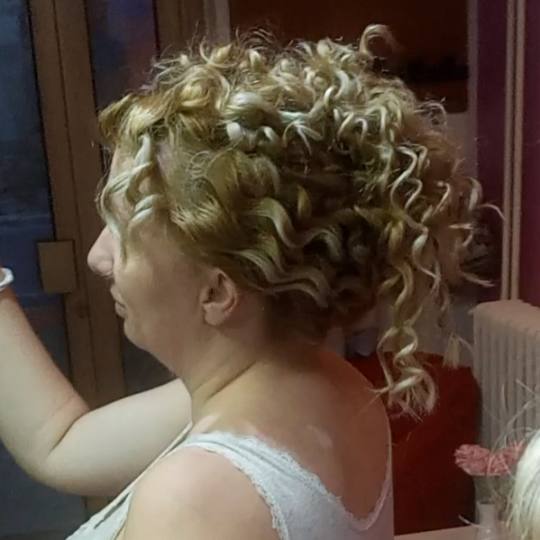 Plavuša #beograd Svečane i frizure za svadbu Ženska svečana frizura - jednostavna