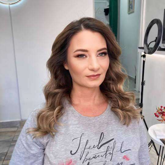 Atelje Glossy Hair #beograd Make-up / šminkanje Profesionalno šminkanje + veštačke trepavice