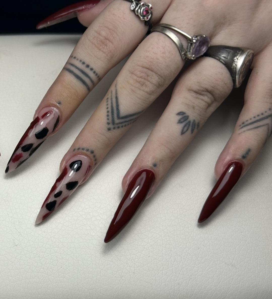 Korekcija noktiju - L dužina - Mala Plava B, Novi Sad Korekcija noktiju Nokti Korekcija noktiju, Novi Sad, Rotkvarija, Podbara, Salajka