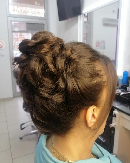 Svečana frizura - jednostavna - Studio Slavica - Cale, Kruševac Svečane i frizure za svadbu Frizerski saloni Svečane i frizure za svadbu, Kruševac, Centar