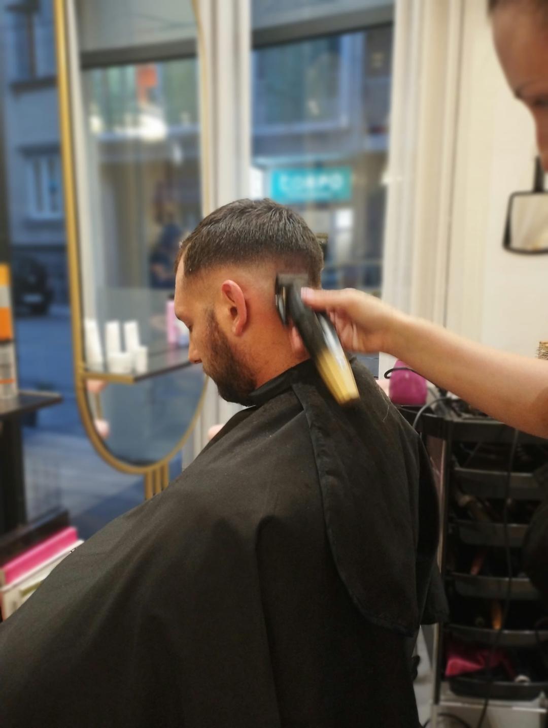 Muško šišanje - Beauty Industry Women, Beograd Muško šišanje Muški frizeri Muško šišanje, Beograd, Vračar, Čubura, Crveni krst