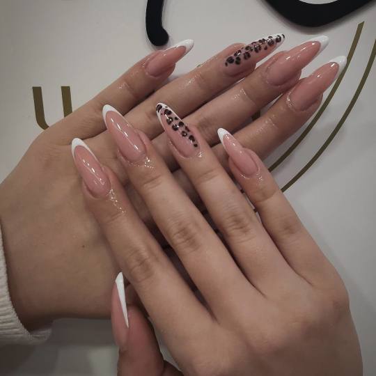 Studio Magic Room #beograd Izlivanje noktiju Izlivanje noktiju gelom - L dužina