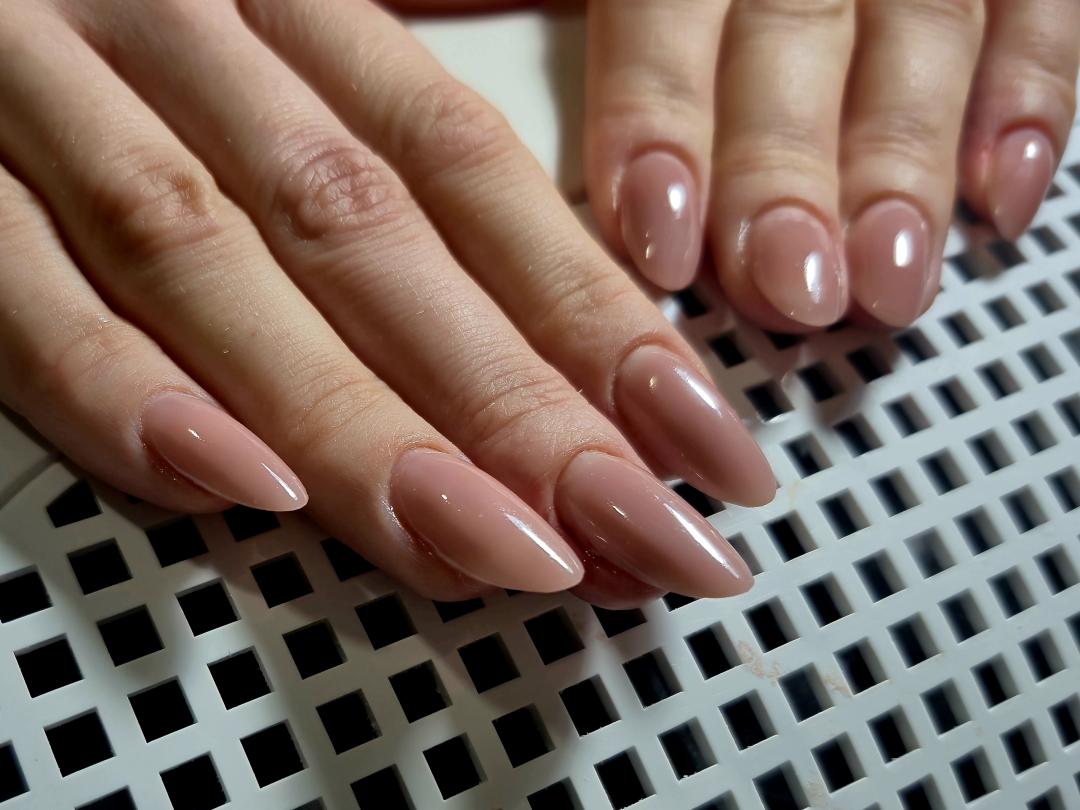 Krispy tattoo & nails #beograd Korekcija noktiju Skidanje starih noktiju i ponovno izlivanje M dužine izlivanje