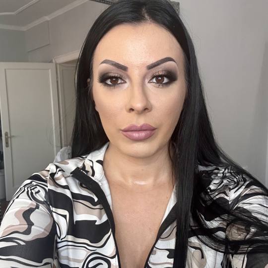 Ena beauty studio #nis Make-up / šminkanje Profesionalno šminkanje + veštačke trepavice