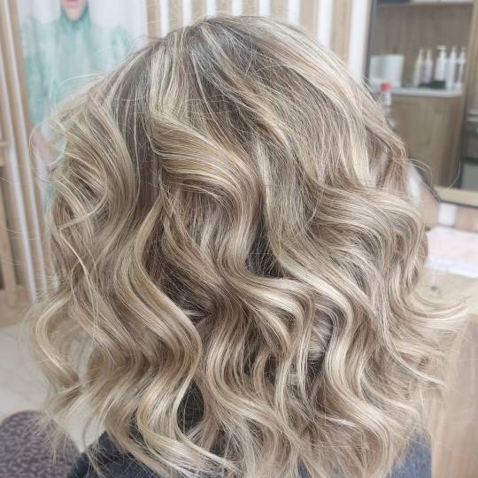 Jelena Marinković #beograd Žensko šišanje Žensko šišanje + feniranje na ravno / lokne - kosa 