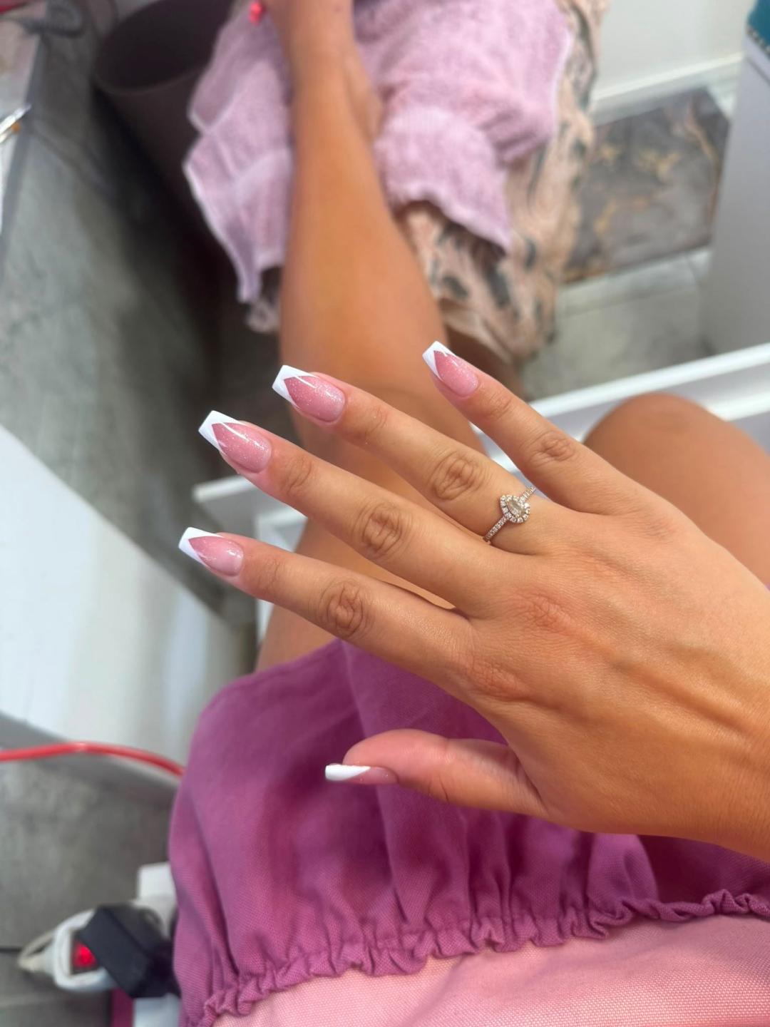 Korekcija noktiju salonski rad - M dužina - Sneža Nails, Beograd Izlivanje noktiju Nokti Izlivanje noktiju, Beograd, Novi Beograd Stari Merkator