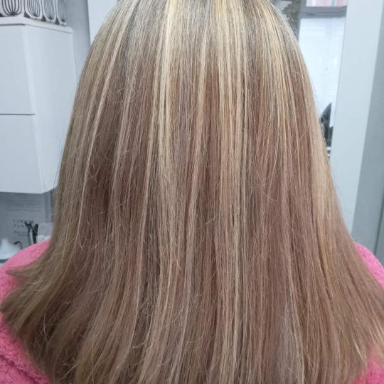 Astradas 2 #beograd Pramenovi Pramenovi na foliju u 2 boje - kosa srednje dužine