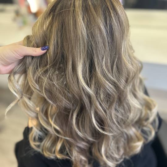 HeliS #beograd Pramenovi Pramenovi na foliju / Balayage + preliv + feniranje - kosa srednje dužine