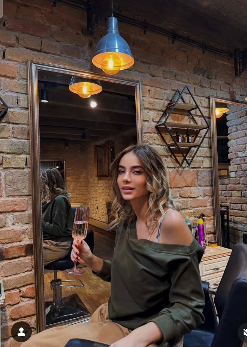 Vanity Hair #beograd Uvijanje, lokne i talasi Presa / figaro - kosa srednje dužine
