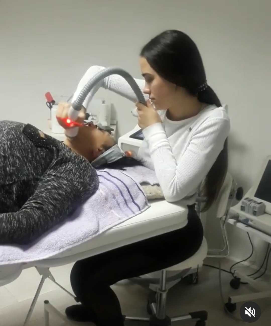 AltaBella Batajnica #beograd Radiotalasni i ultrazvučni tretmani Radiotalasni lifting celog lica
