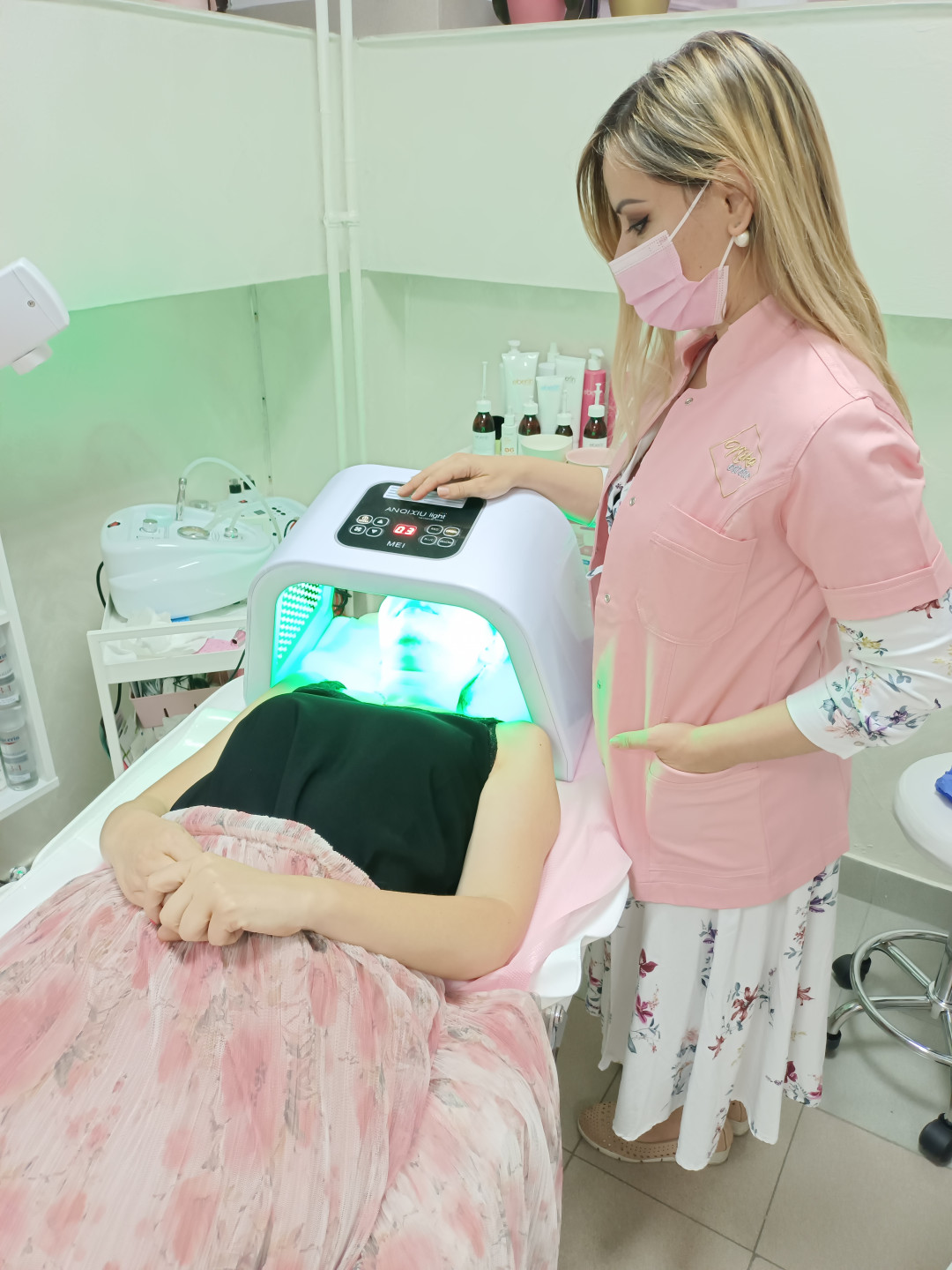 Nika Estetic #beograd Radiotalasni i ultrazvučni tretmani Premium(hem.piling+Uz špatula+kiseonik+serum+uz mezoterapija+radiotalasni lifting+maska+omega led)