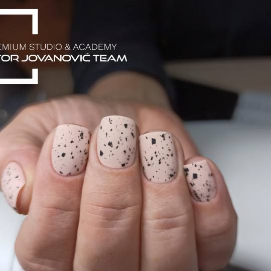 BEAUTY CENTER Viktor Jovanović #subotica Izlivanje noktiju Korekcija noktiju - S velicina