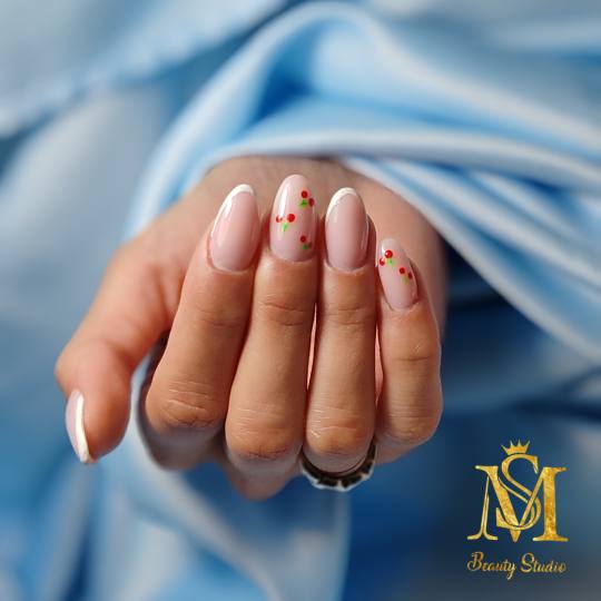 SM Beauty studio #nis Izlivanje noktiju Izlivanje noktiju gelom /dual tipse - M dužina