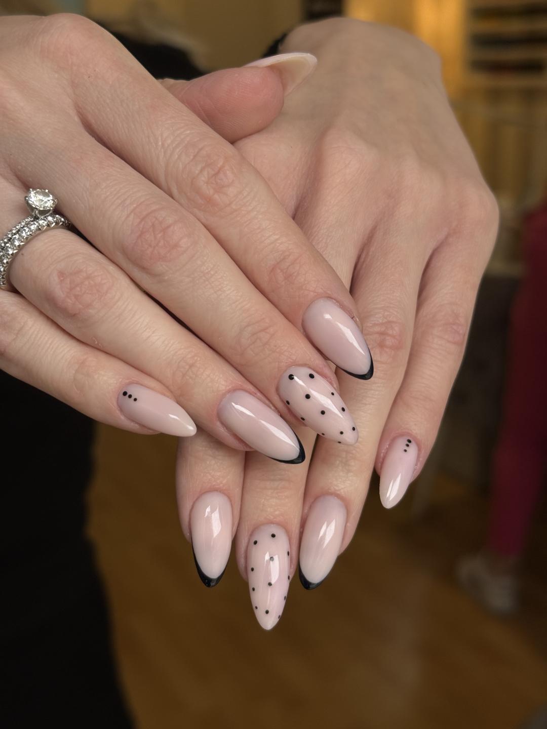 Korekcija noktiju gelom - L dužina - Monna nails & beauty, Beograd Korekcija noktiju Nokti Korekcija noktiju, Beograd, Zemun Centar