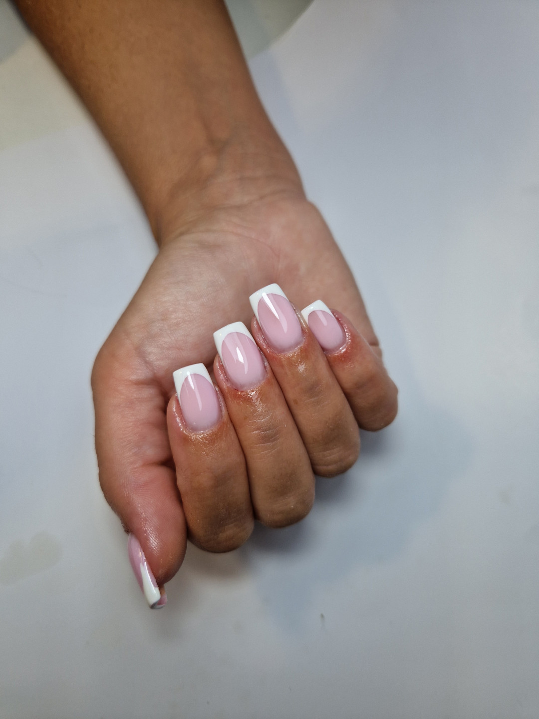 Butik Lepote #beograd Korekcija noktiju Korekcija noktiju gel boja ili frenc + aparatni manikir - S dužina