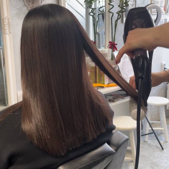 Beauty in Style DM #novisad Feniranje i stilizovanje Feniranje na ravno - duga kosa