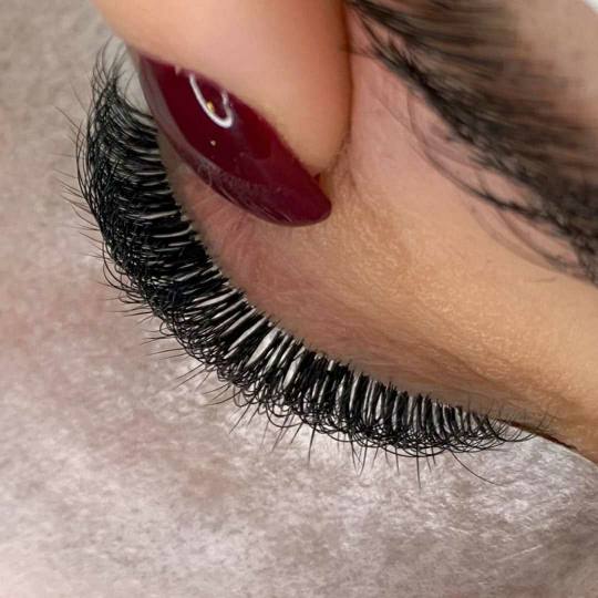 Right Beauty #beograd Nadogradnja trepavica Nadogradnja trepavica - ruski volumen 5D - 8D